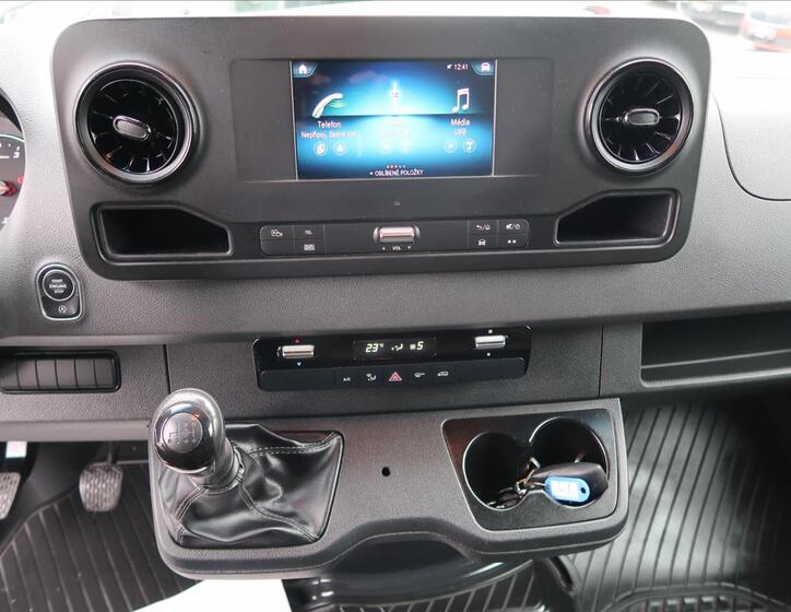 Mercedes-Benz Sprinter 14