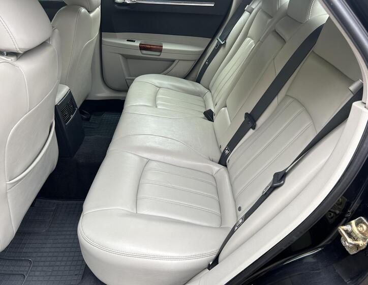 Chrysler 300C 29