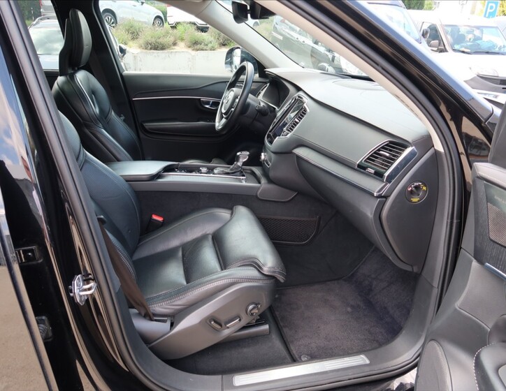 Volvo XC90 13