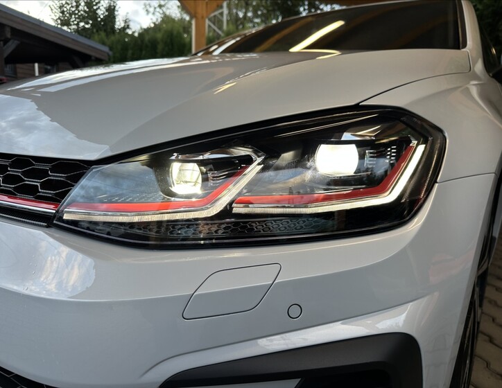 Volkswagen Golf 16