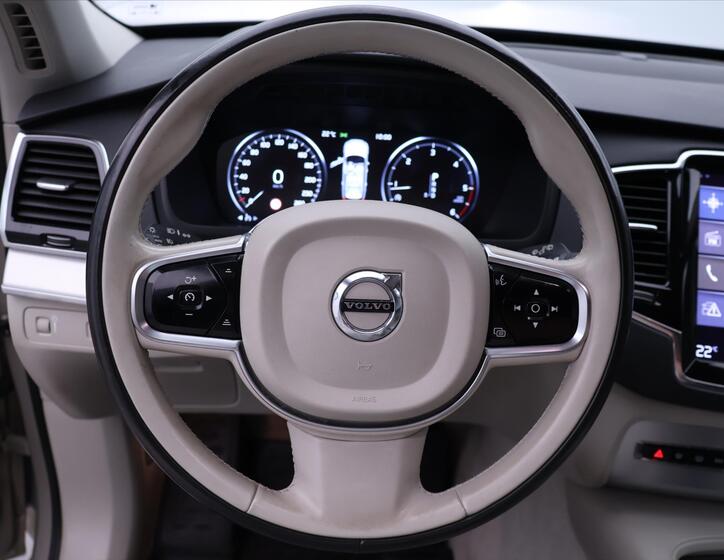 Volvo XC90 17