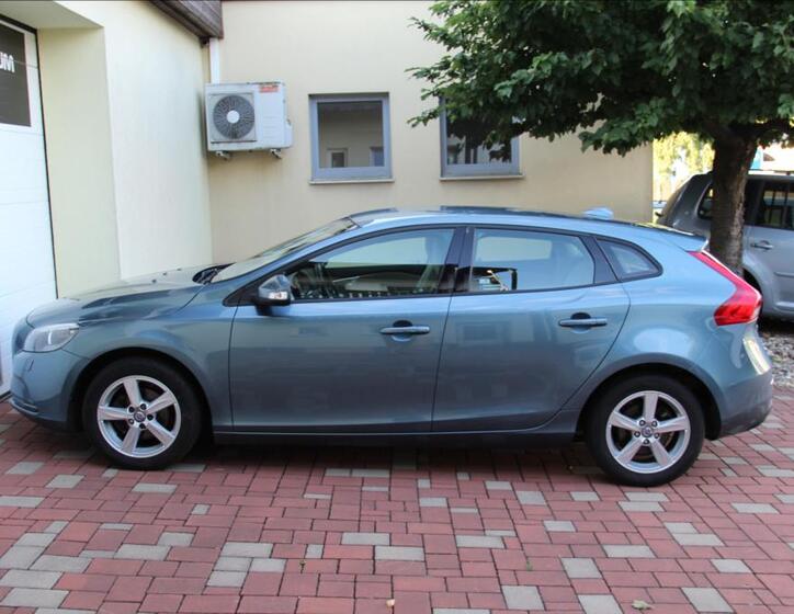 Volvo V40 11