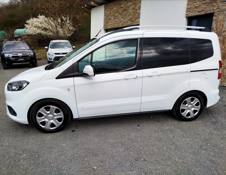 Ford Tourneo Courier 2