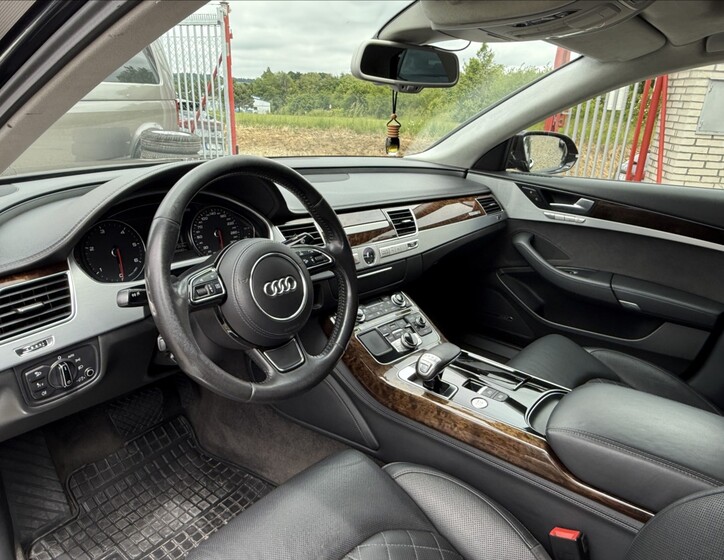 Audi A8 12