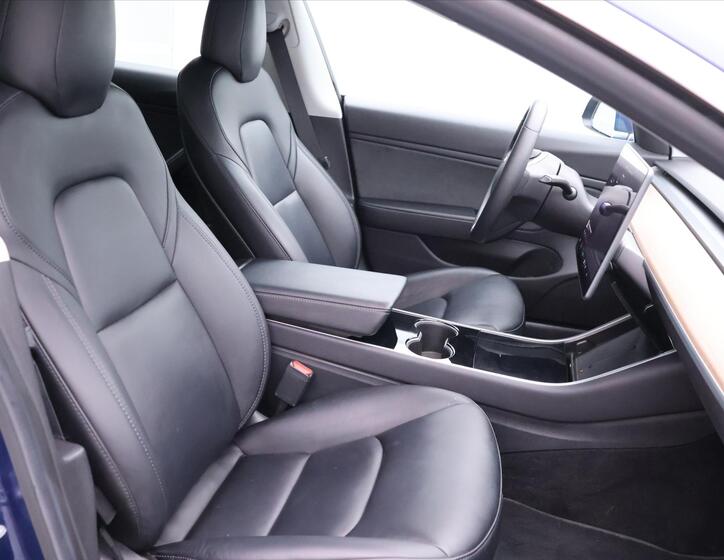 Tesla Model 3 14