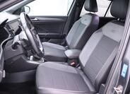 Volkswagen T-Roc 11