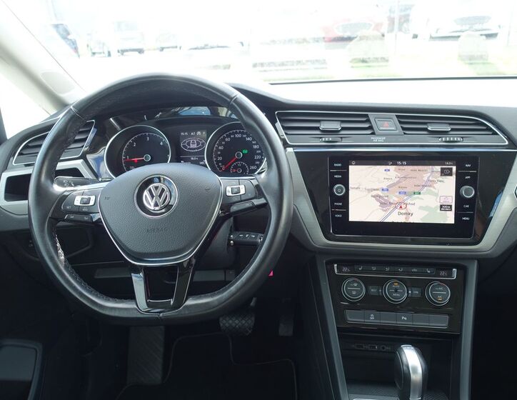 Volkswagen Touran 8