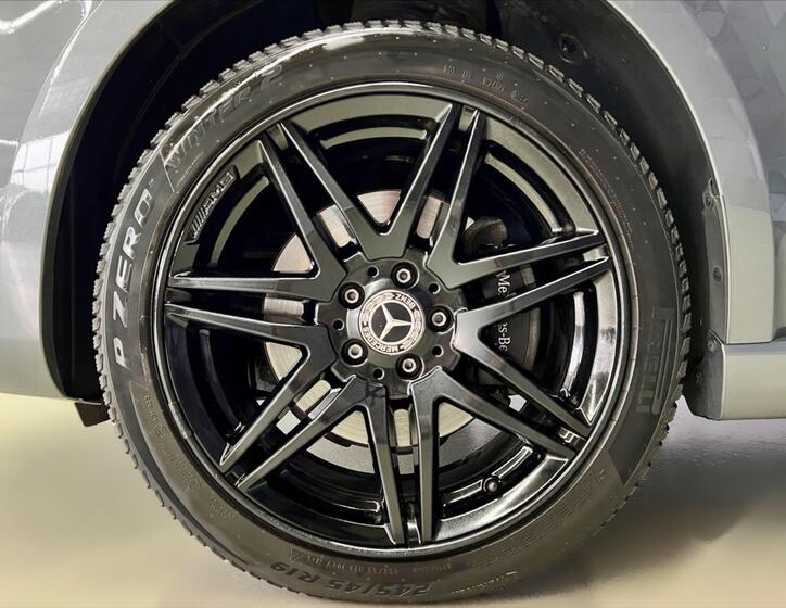 Mercedes-Benz Třídy V 9