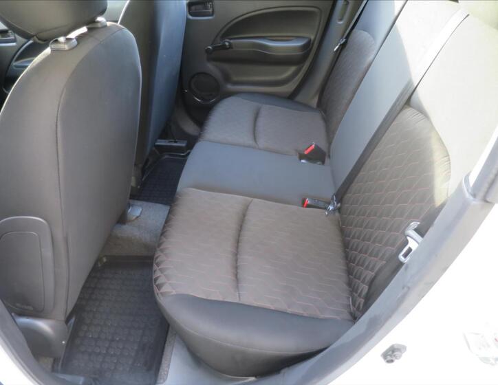 Mitsubishi Space 13