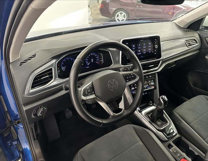Volkswagen T-Roc 6