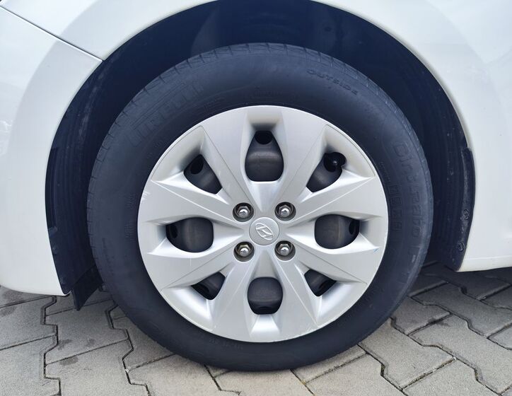 Hyundai i20 25