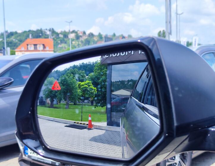Hyundai IONIQ 18