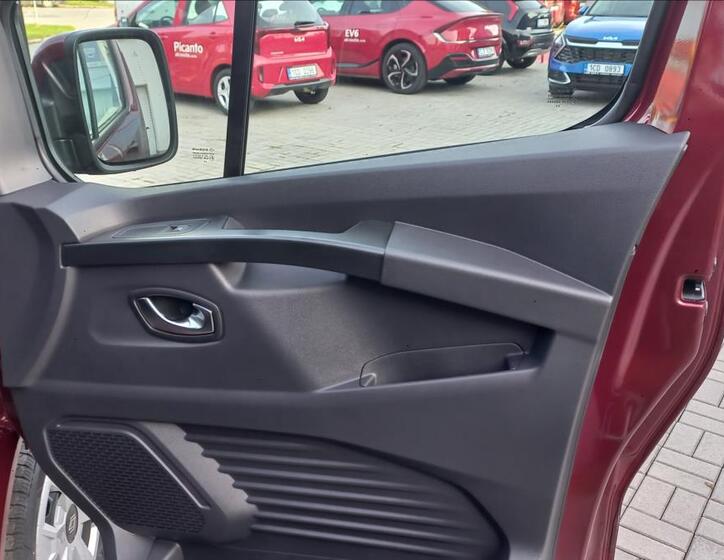 Renault Trafic 12