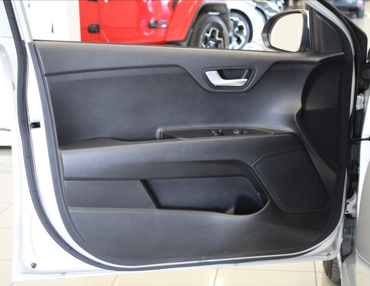KIA Rio 12
