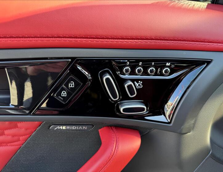Jaguar F-Type 12