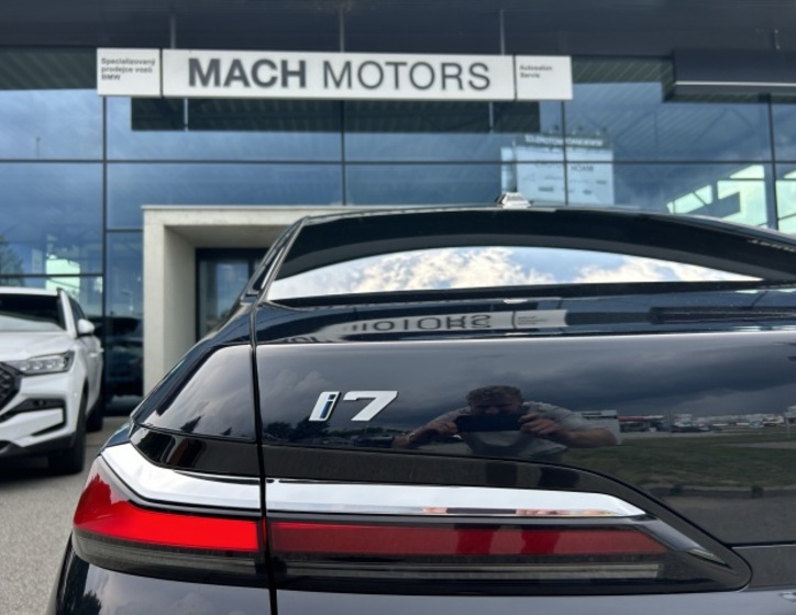 BMW i7 9