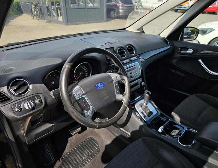 Ford Galaxy 11