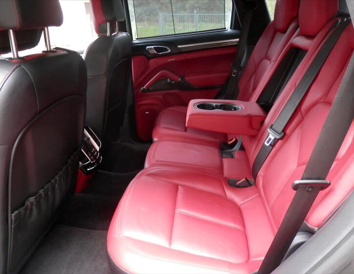 Porsche Cayenne 16