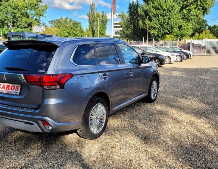 Mitsubishi Outlander 6