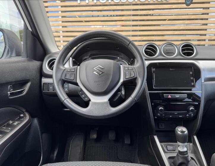 Suzuki Vitara 5