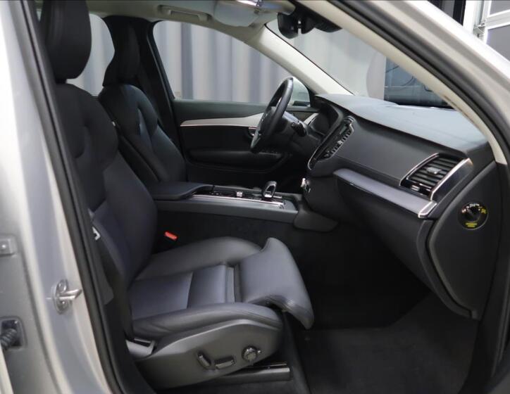 Volvo XC90 11