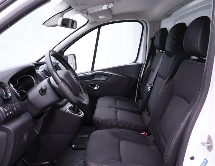 Renault Trafic 10