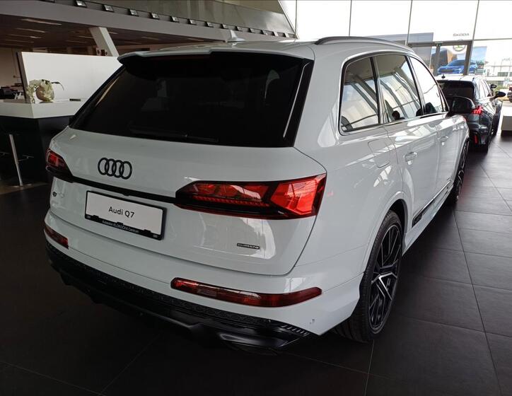 Audi Q7 5