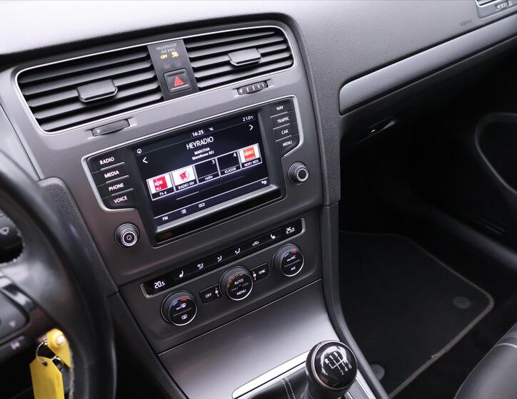 Volkswagen Golf 23