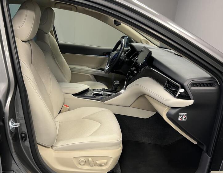 Toyota Camry 12