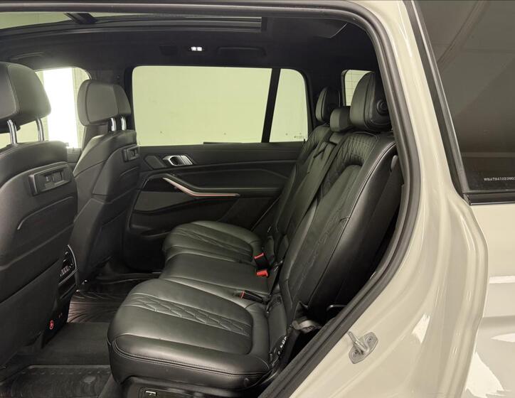 BMW X7 10