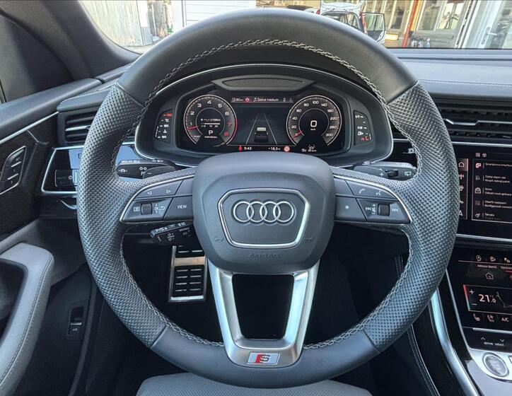Audi Q8 32