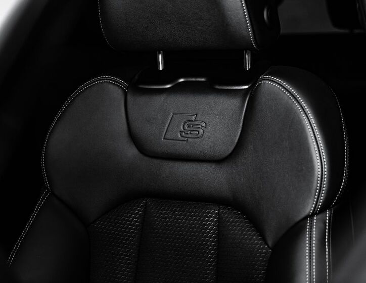 Audi Q8 20