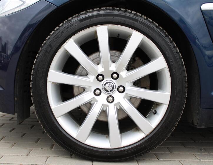 Jaguar XF 9