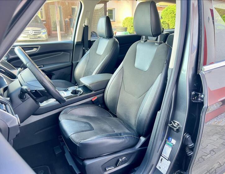 Ford Galaxy 9