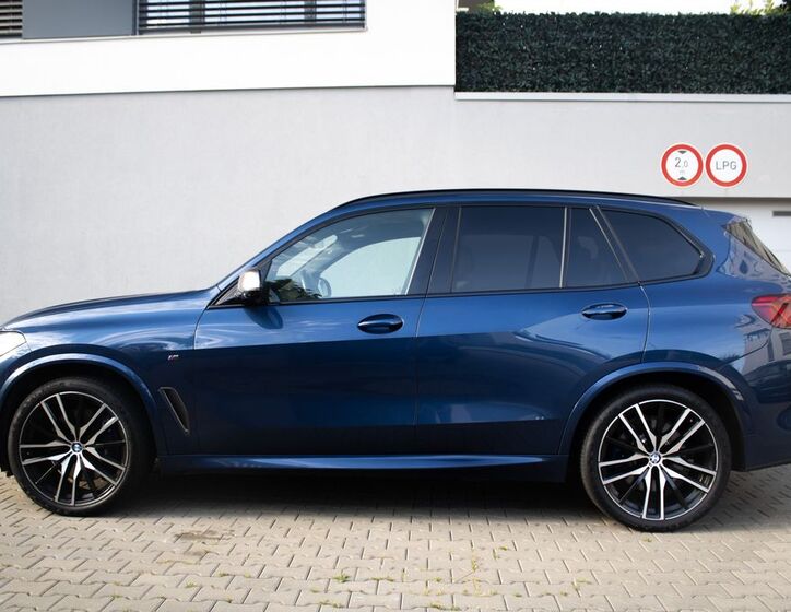 BMW X5 8