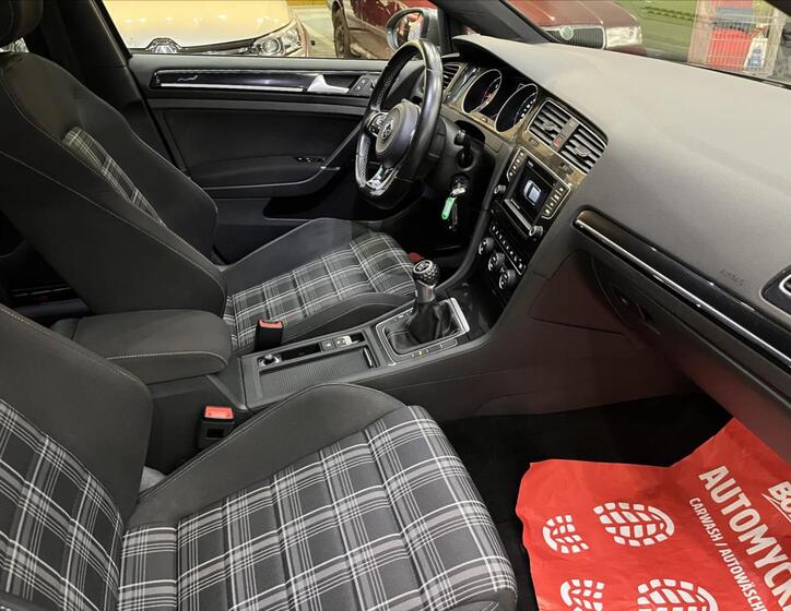 Volkswagen Golf 19
