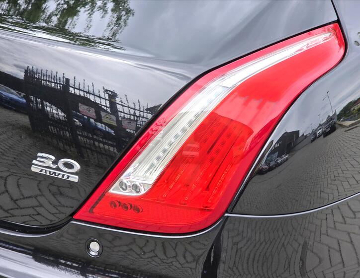Jaguar XJ 20
