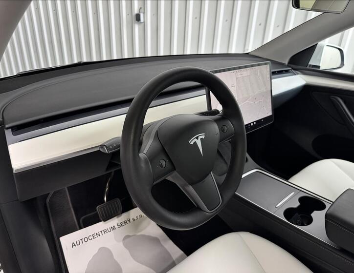 Tesla Model Y 15