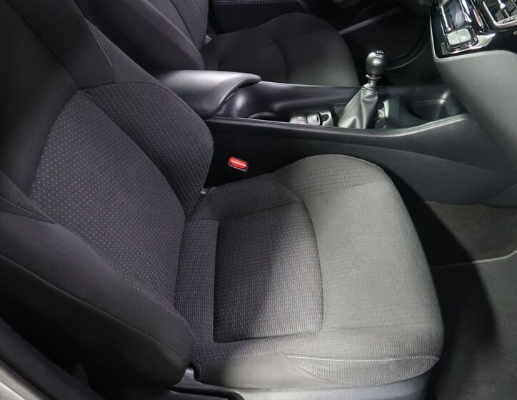 Toyota C-HR 13