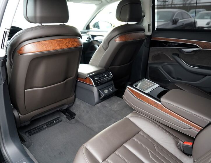 Audi A8 35