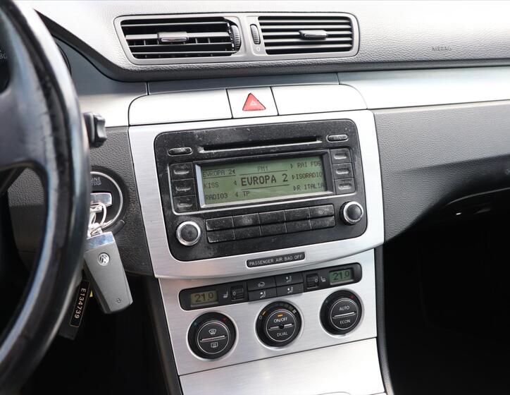 Volkswagen Passat 25