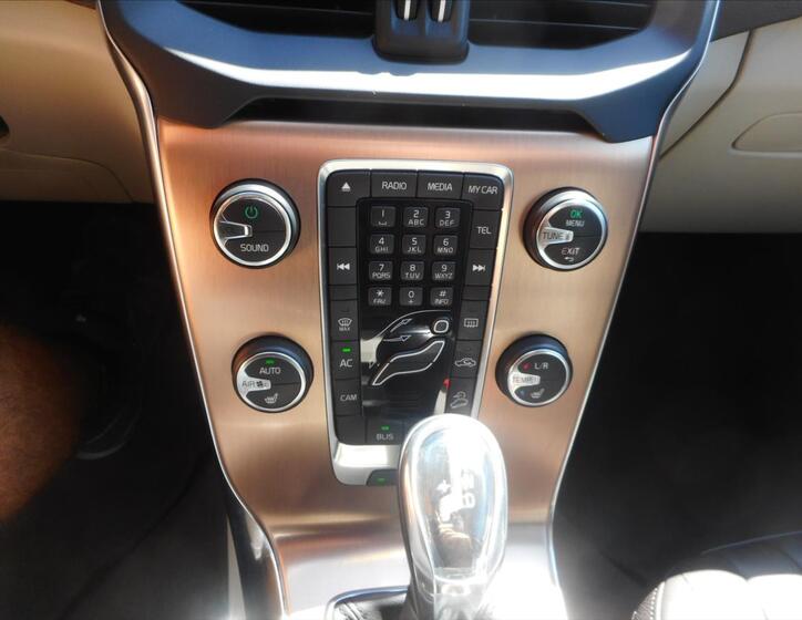 Volvo V40 16
