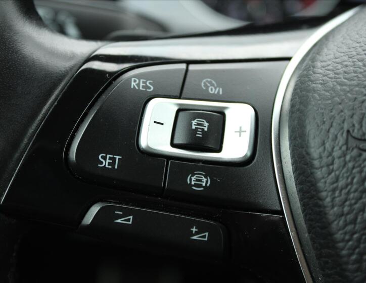 Volkswagen Golf 15