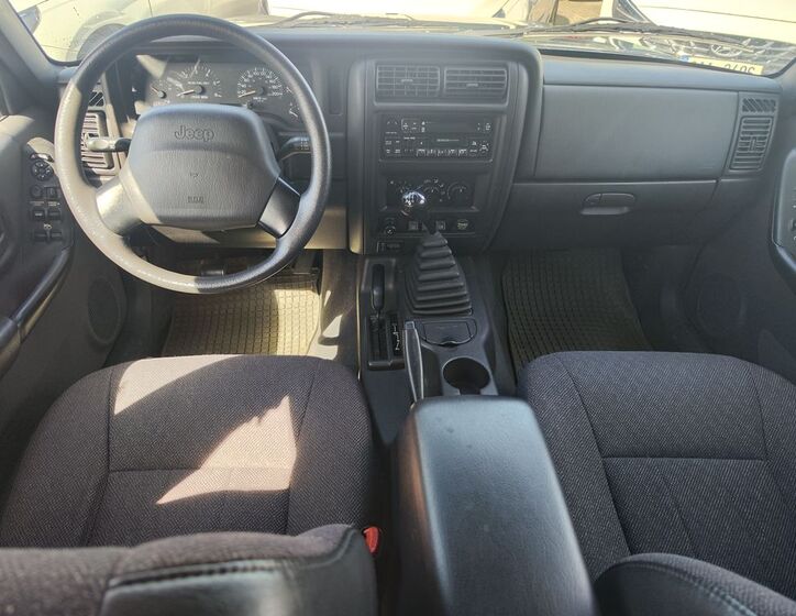 Jeep Cherokee 12