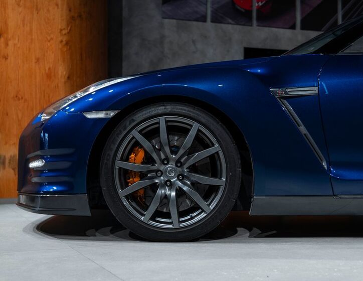 Nissan GT-R 2