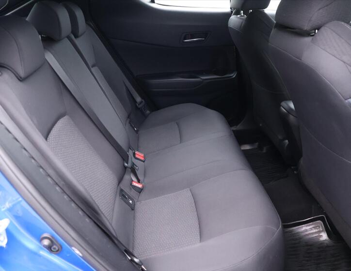 Toyota C-HR 12