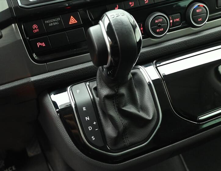 Volkswagen Multivan 22