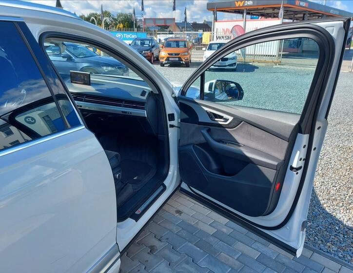 Audi Q7 24