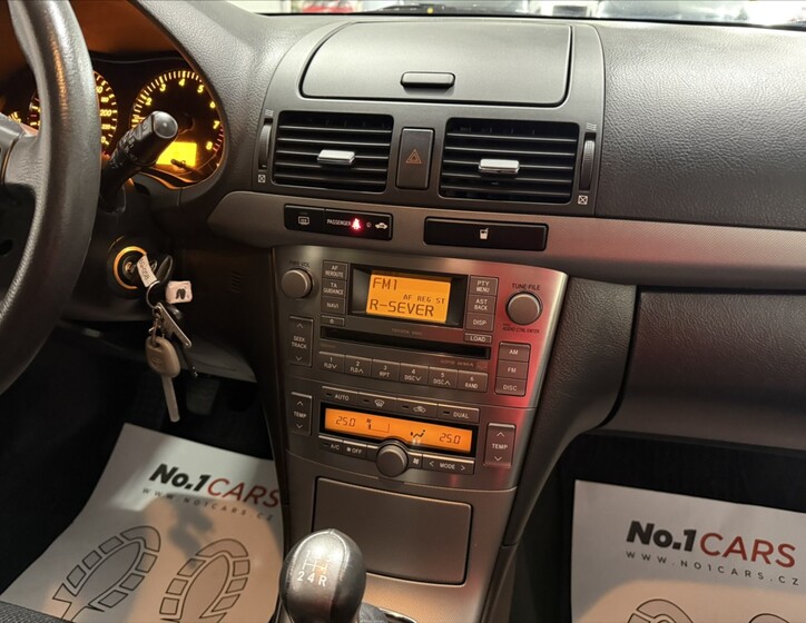 Toyota Avensis 19