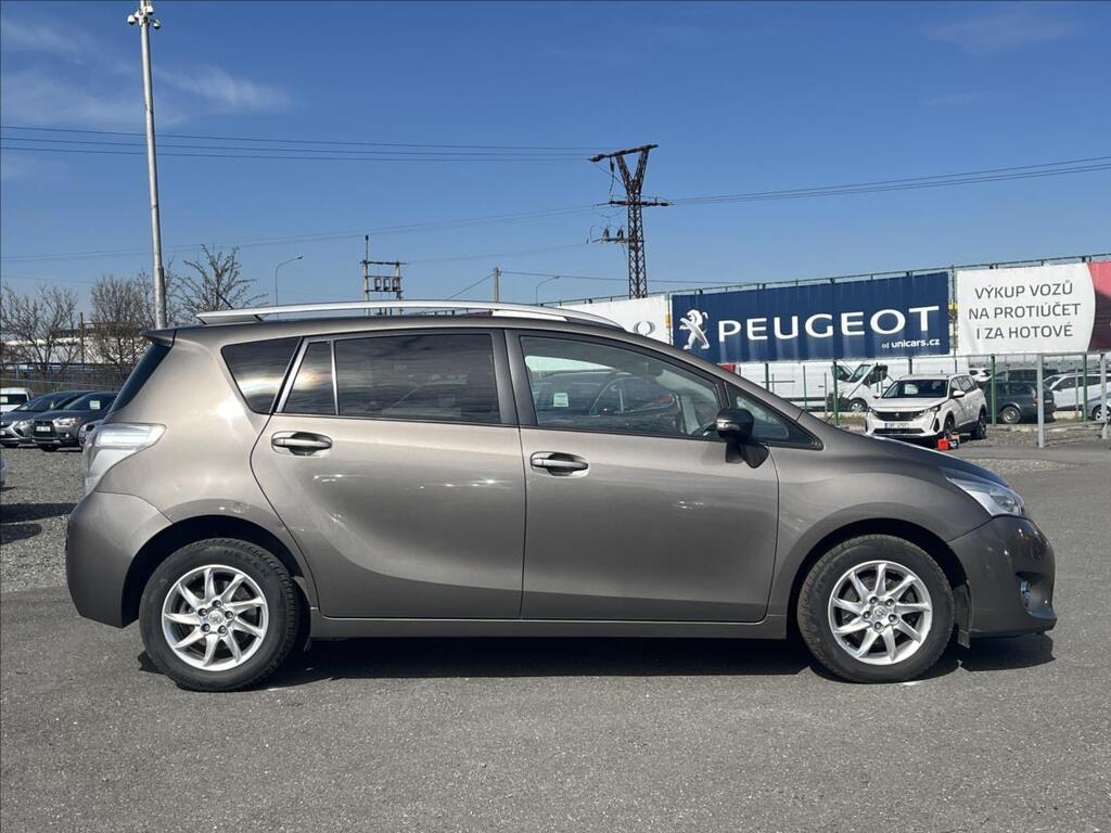 Toyota Verso 4